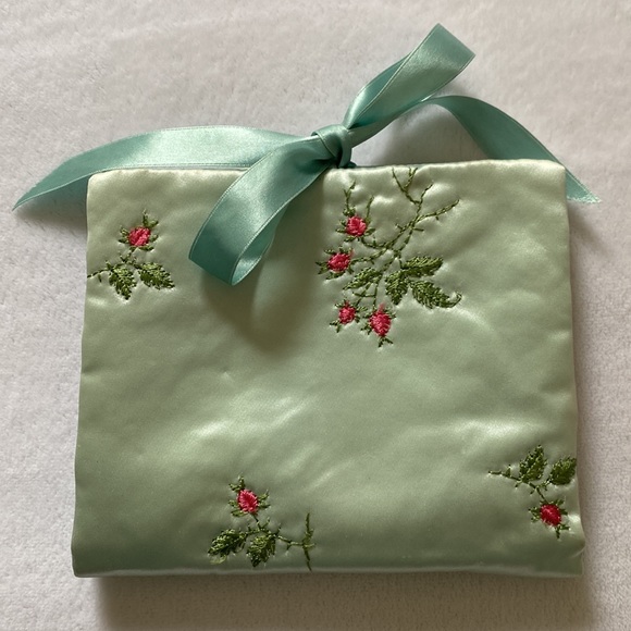 Ann Seton Handbags - 🌷Rare🌷Vintage 1950’s Ann Seton Embroidered Silk Lingerie Bag